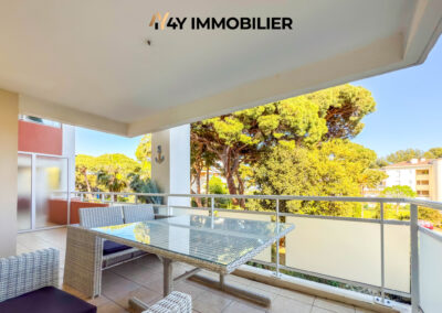 HYERES – Appartement T3 avec piscine et deux terrasses.