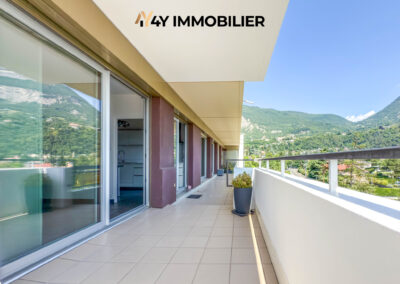 MEYLAN – A LOUER T5 DE 150.02 M2