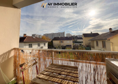 LE PONT-DE-CLAIX – Appartement type T3 avec balcon